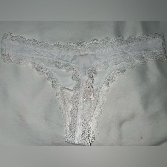NWT- SPRING/SUMMER 2025
Lace-Trim Thong Panties- size MEDIUM - Picture 6 of 7